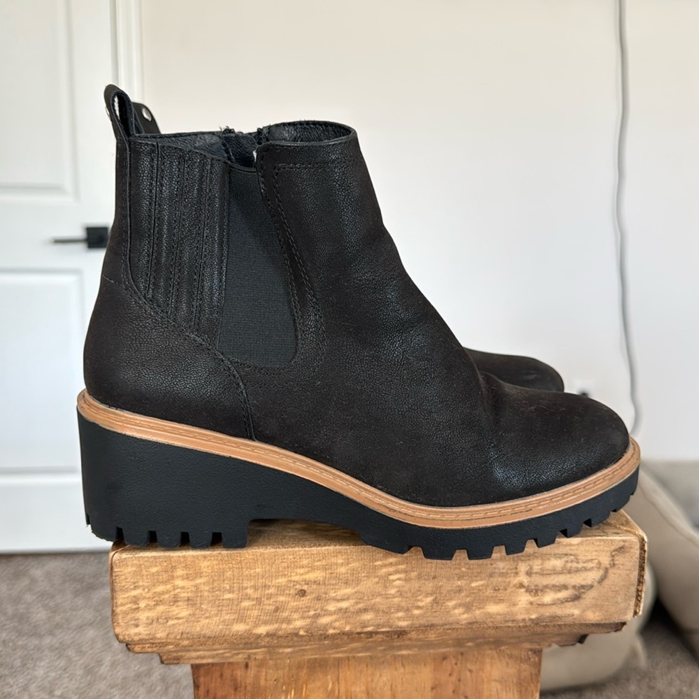Black womens boots. Worn twice.